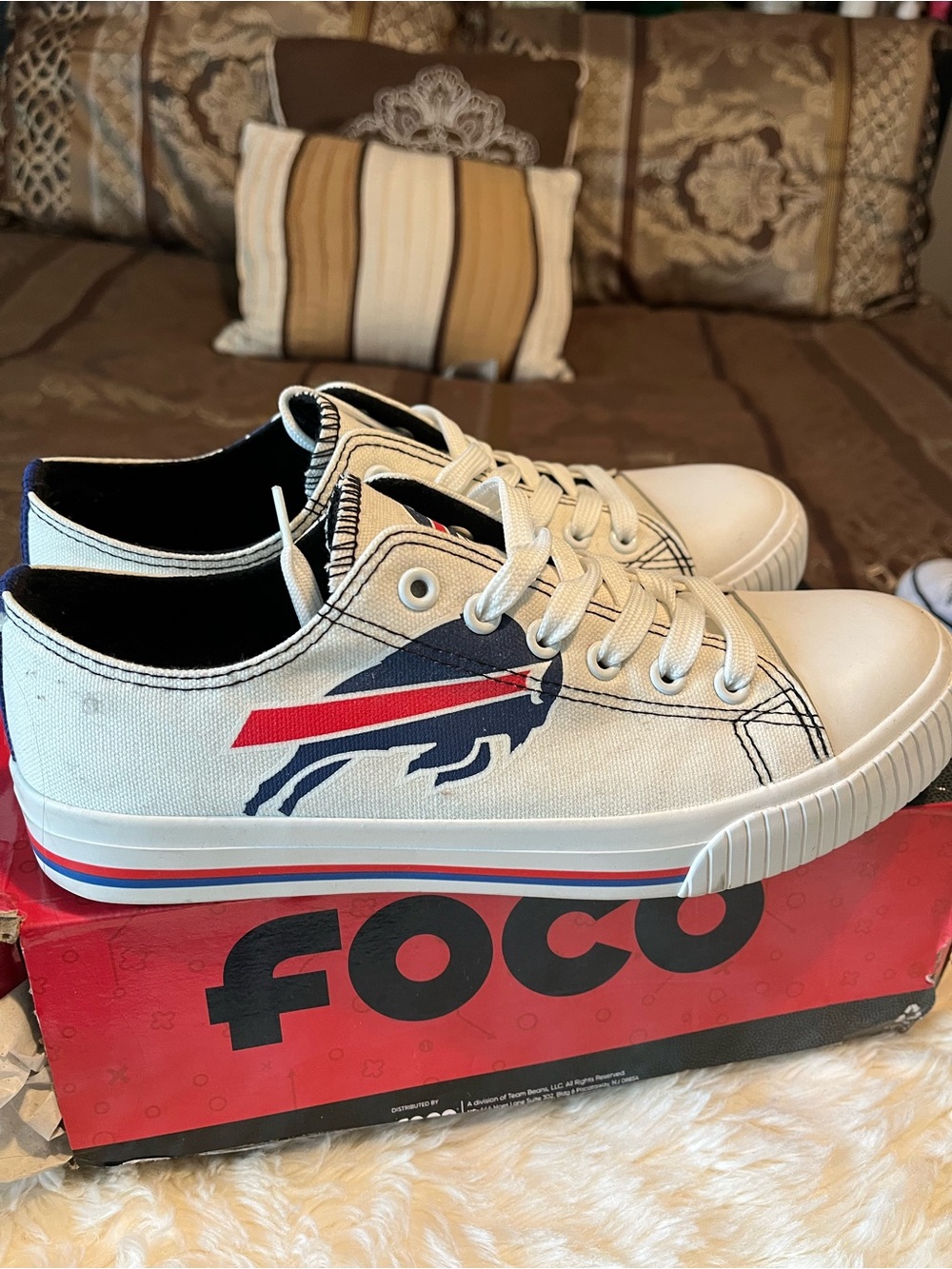 FOCO Women's Low-Top Buffalo Bills Canvas Sneakers in White